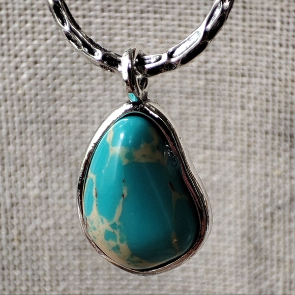 Faux Mottled Cream Brown Veined Turquoise Silver Tone Hammered Pierced Earrings - Picture 5 of 9